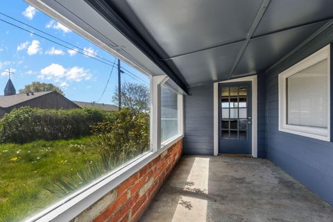 Tiny photo for 847 C Avenue, Terrebonne, OR 97760 (MLS # 220220228)