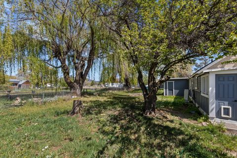 Tiny photo for 847 C Avenue, Terrebonne, OR 97760 (MLS # 220220228)