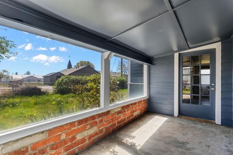 Tiny photo for 847 C Avenue, Terrebonne, OR 97760 (MLS # 220220228)
