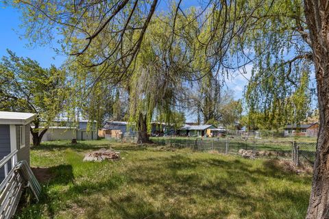Tiny photo for 847 C Avenue, Terrebonne, OR 97760 (MLS # 220220228)