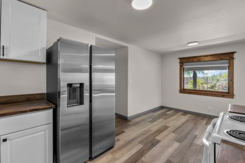Tiny photo for 847 C Avenue, Terrebonne, OR 97760 (MLS # 220220228)
