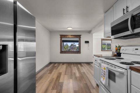 Tiny photo for 847 C Avenue, Terrebonne, OR 97760 (MLS # 220220228)
