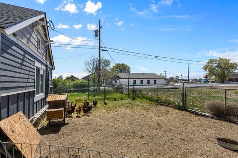 Tiny photo for 847 C Avenue, Terrebonne, OR 97760 (MLS # 220220228)