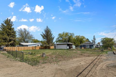Tiny photo for 847 C Avenue, Terrebonne, OR 97760 (MLS # 220220228)