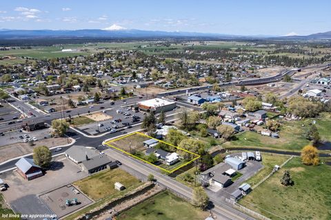 Tiny photo for 847 C Avenue, Terrebonne, OR 97760 (MLS # 220220228)