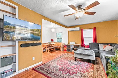 Tiny photo for 801 Beekman Avenue, Medford, OR 97501 (MLS # 220213034)