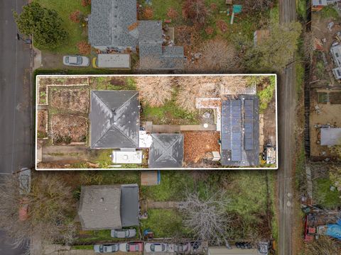 Tiny photo for 801 Beekman Avenue, Medford, OR 97501 (MLS # 220213034)