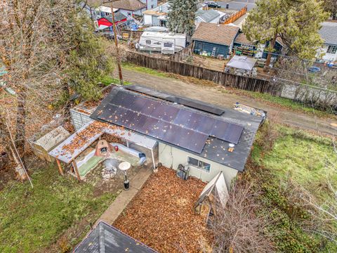 Tiny photo for 801 Beekman Avenue, Medford, OR 97501 (MLS # 220213034)