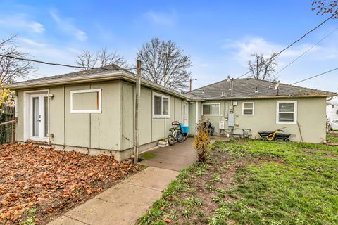 Tiny photo for 801 Beekman Avenue, Medford, OR 97501 (MLS # 220213034)