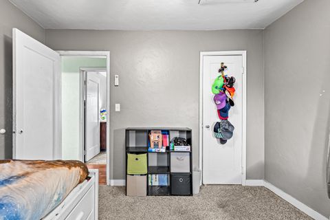 Tiny photo for 801 Beekman Avenue, Medford, OR 97501 (MLS # 220213034)