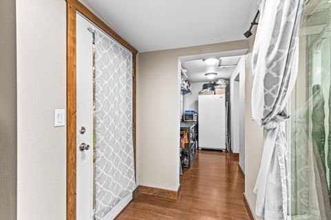 Tiny photo for 801 Beekman Avenue, Medford, OR 97501 (MLS # 220213034)