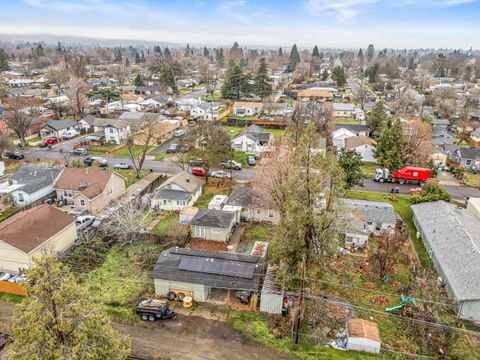 Tiny photo for 801 Beekman Avenue, Medford, OR 97501 (MLS # 220213034)