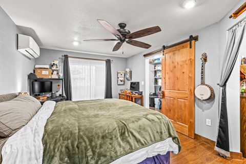 Tiny photo for 801 Beekman Avenue, Medford, OR 97501 (MLS # 220213034)