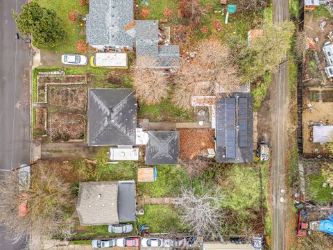 Tiny photo for 801 Beekman Avenue, Medford, OR 97501 (MLS # 220213034)