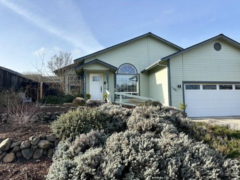 Tiny photo for 135 Meadow Slope Drive, Talent, OR 97540 (MLS # 220215080)