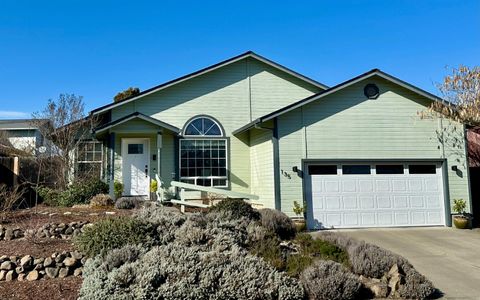 Photo of 135 Meadow Slope Drive, Talent, OR 97540 (MLS # 220215080)