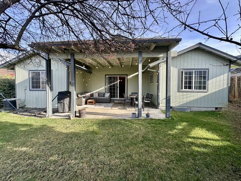 Tiny photo for 135 Meadow Slope Drive, Talent, OR 97540 (MLS # 220215080)