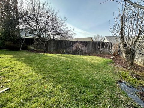 Tiny photo for 135 Meadow Slope Drive, Talent, OR 97540 (MLS # 220215080)