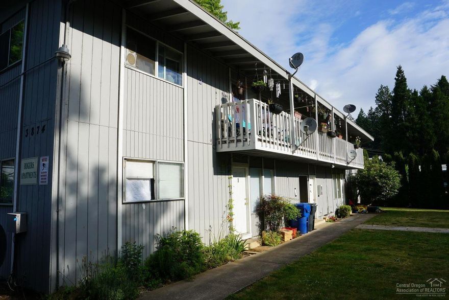 8 unit apartment complex consists of 2 separate buildings with 4 units in each. All units are 2 bed 1 bath with large common courtyard area in front and back of the units. Onsite laundry facility. Several of the units have gone through remodel over the past couple of years. City of Salem recently completed their 5 year annual inspection. Large spacious lot offers tenants areas to relax.