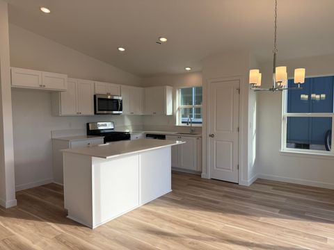 Tiny photo for 213 SE Peppermint Loop #2, Culver, OR 97734 (MLS # 220219297)