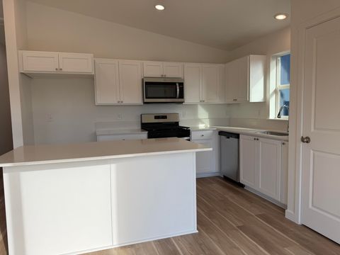 Tiny photo for 213 SE Peppermint Loop #2, Culver, OR 97734 (MLS # 220219297)