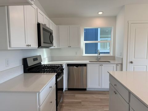 Tiny photo for 213 SE Peppermint Loop #2, Culver, OR 97734 (MLS # 220219297)