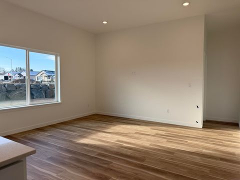 Tiny photo for 213 SE Peppermint Loop #2, Culver, OR 97734 (MLS # 220219297)