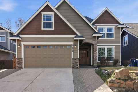 Photo of 63027 Fresca Street, Bend, OR 97703 (MLS # 220217198)