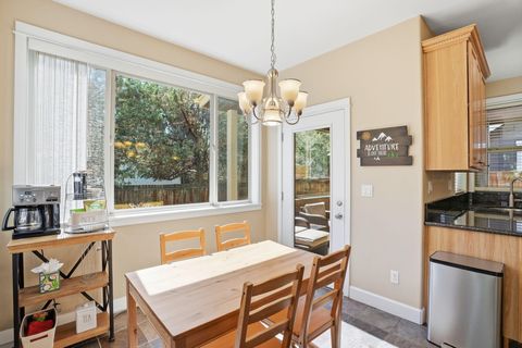 Tiny photo for 63027 Fresca Street, Bend, OR 97703 (MLS # 220217198)