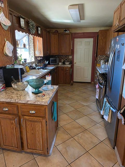 Tiny photo for 4302 Onyx Avenue, Klamath Falls, OR 97603 (MLS # 220217432)