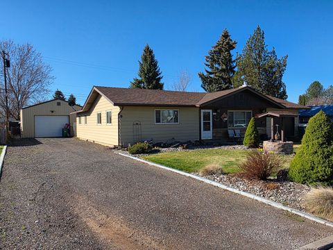 Photo of 4302 Onyx Avenue, Klamath Falls, OR 97603 (MLS # 220217432)