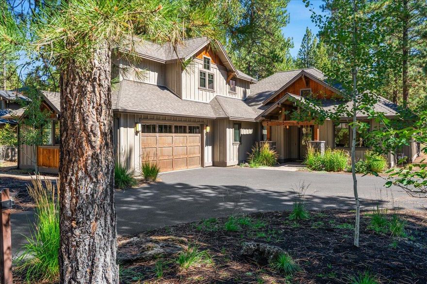 Discover bright modern luxury in Caldera Springs, Sunriver's premier resort community. This 4bed/5bath home features expansive windows, vaulted ceilings, built-ins galore, & grand fireplace anchoring great room. Entertainers' dream w/ gourmet kitchen, quartz counters, dining nook & pantry. Main-level primary suite including soaking tub, walk-in shower, dual vanities. Two additional en-suite bedrooms, dedicated office, laundry & powder room on main floor. Enjoy upstairs media room & custom bunk room that sleeps 4-6. Outdoor living shines w/ covered dining, firepit, BBQ, hot tub, & views of adjacent park. Luxe finishes throughout w/ smart-home tech, hardware/furnishings from Ann Sacks, Rejuvination, Schoolhouse Electric, Pendleton & more. Steps from trails, 9-acre stocked recreational lake, pool complexes, dining, waterslides & more. Golf at Caldera Links & nearby Crosswater. Play pickleball, tennis, and enjoy endless recreation near Sunriver, Mt. Bachelor, and the Deschutes River