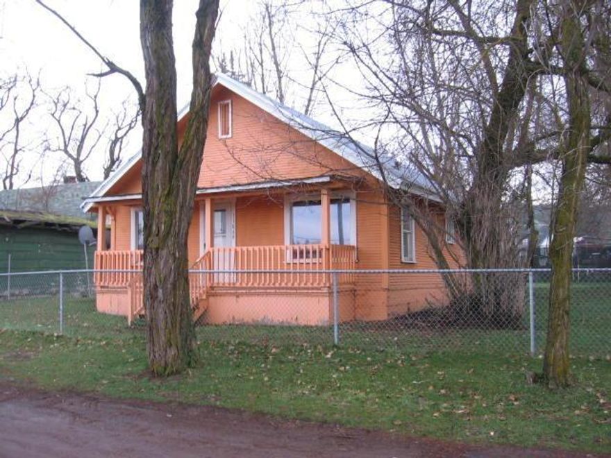 Cute Home In The Town Of Keno Across From The Keno Store And Zoned Rural Community Commercial. 2 Bedroom 1 Bath Home With Lots Of Square Footage. Large Kitchen. Fenced Yard. Detached Garage. Great Price On This Home. Last Sold For $79,900 In 2005 Per County Records.