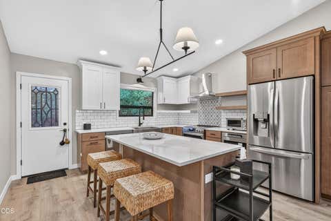 Tiny photo for 653 Golden Lane, Medford, OR 97504 (MLS # 220226595)