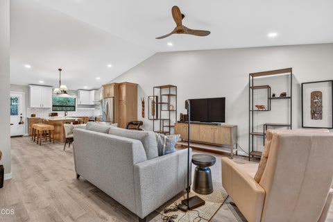 Tiny photo for 653 Golden Lane, Medford, OR 97504 (MLS # 220226595)