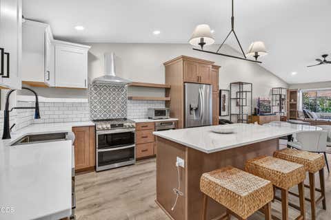 Tiny photo for 653 Golden Lane, Medford, OR 97504 (MLS # 220226595)