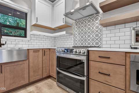 Tiny photo for 653 Golden Lane, Medford, OR 97504 (MLS # 220226595)