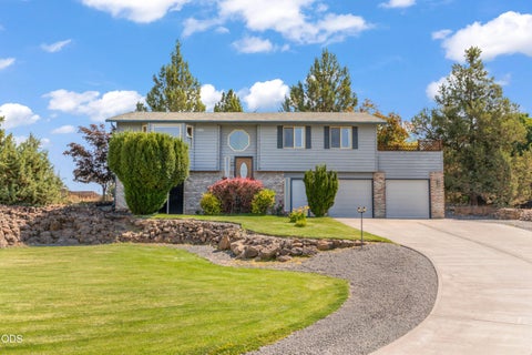 Photo of 63552 Boyd Acres Road, Bend, OR 97701 (MLS # 220226324)