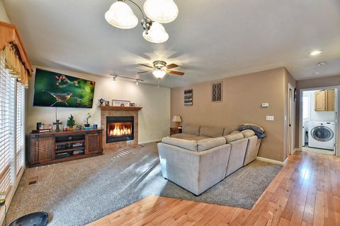 Tiny photo for 301 Leeannas Way, Shady Cove, OR 97539 (MLS # 220213129)