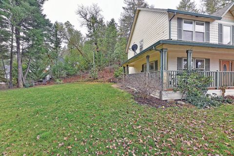 Tiny photo for 301 Leeannas Way, Shady Cove, OR 97539 (MLS # 220213129)