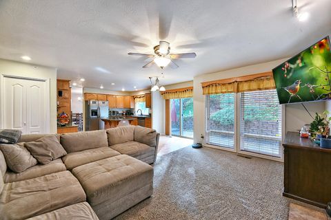 Tiny photo for 301 Leeannas Way, Shady Cove, OR 97539 (MLS # 220213129)