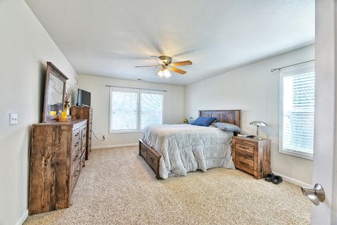 Tiny photo for 301 Leeannas Way, Shady Cove, OR 97539 (MLS # 220213129)