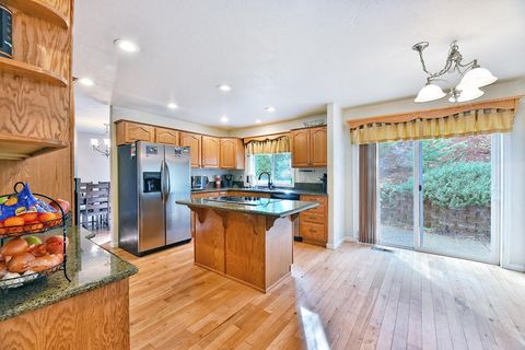 Tiny photo for 301 Leeannas Way, Shady Cove, OR 97539 (MLS # 220213129)