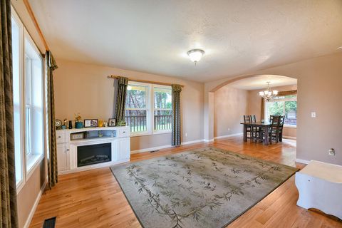 Tiny photo for 301 Leeannas Way, Shady Cove, OR 97539 (MLS # 220213129)