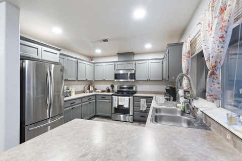 Tiny photo for 1884 SW Allen Creek Road, Grants Pass, OR 97527 (MLS # 220226809)
