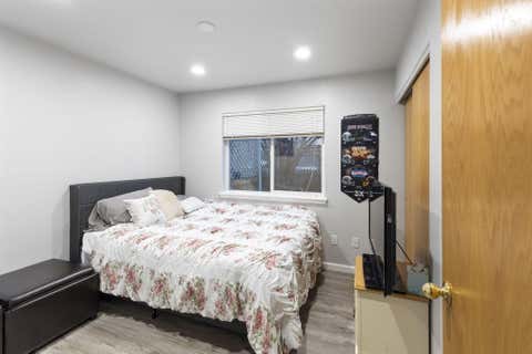 Tiny photo for 1884 SW Allen Creek Road, Grants Pass, OR 97527 (MLS # 220226809)