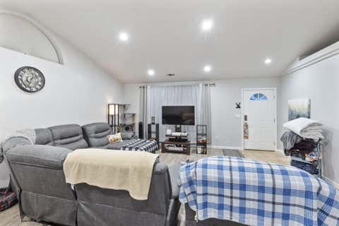 Tiny photo for 1884 SW Allen Creek Road, Grants Pass, OR 97527 (MLS # 220226809)