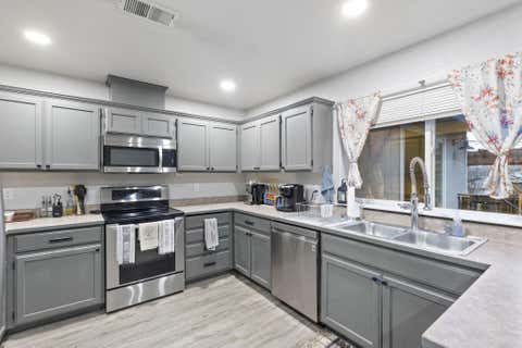 Tiny photo for 1884 SW Allen Creek Road, Grants Pass, OR 97527 (MLS # 220226809)