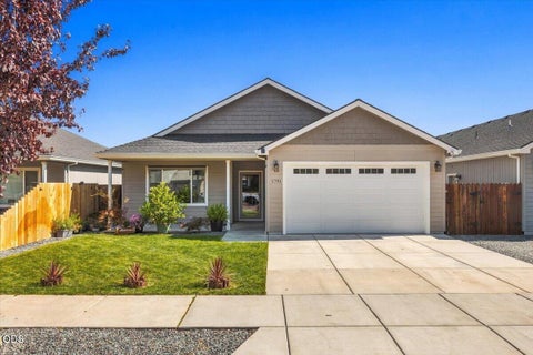 Photo of 1791 Lillian Street, Medford, OR 97501 (MLS # 220229434)