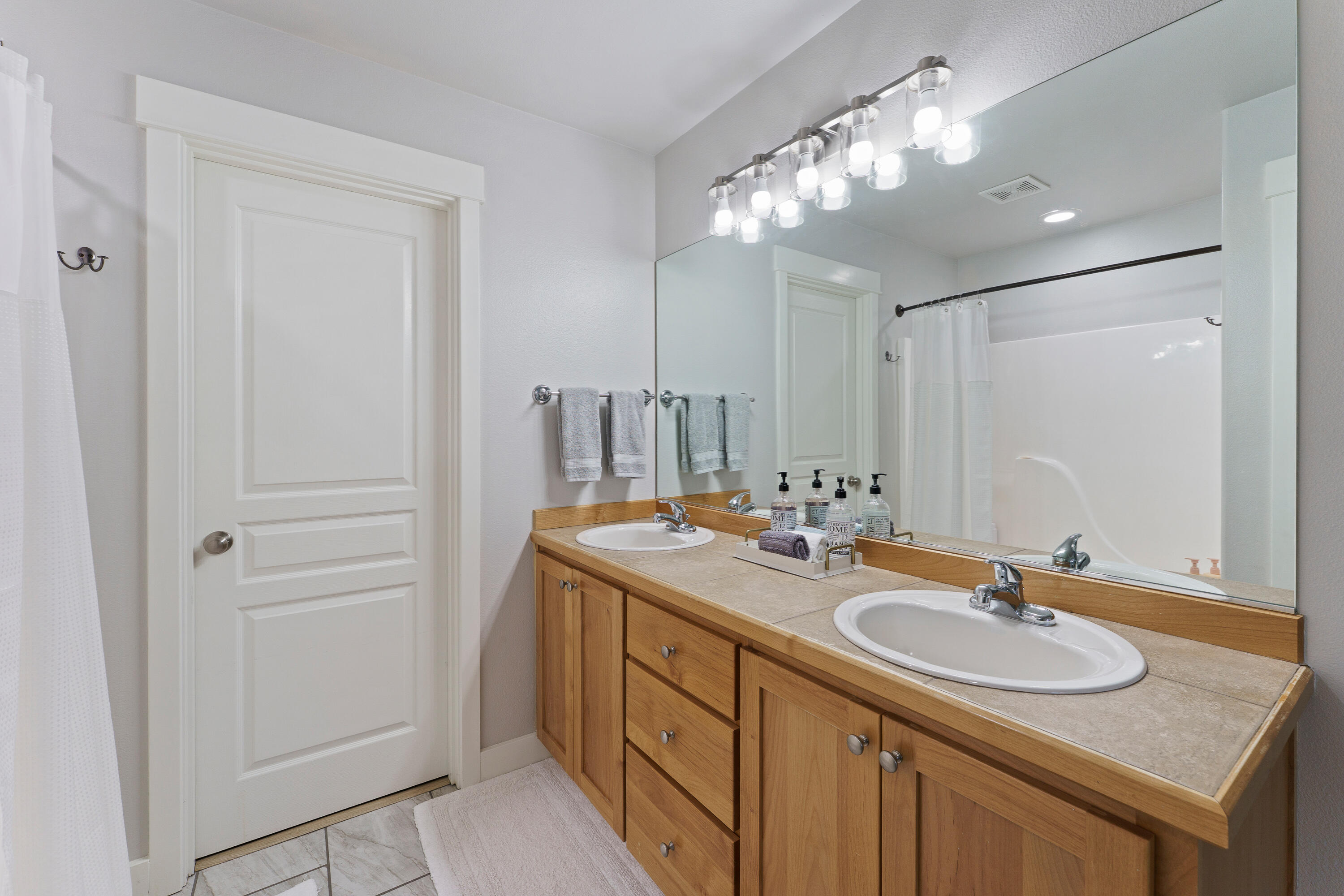 Skyliner Summit - Residential